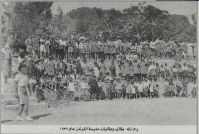 طلاب وطالبات مدرسة الفرندز في مدينة رام الله عام 1937