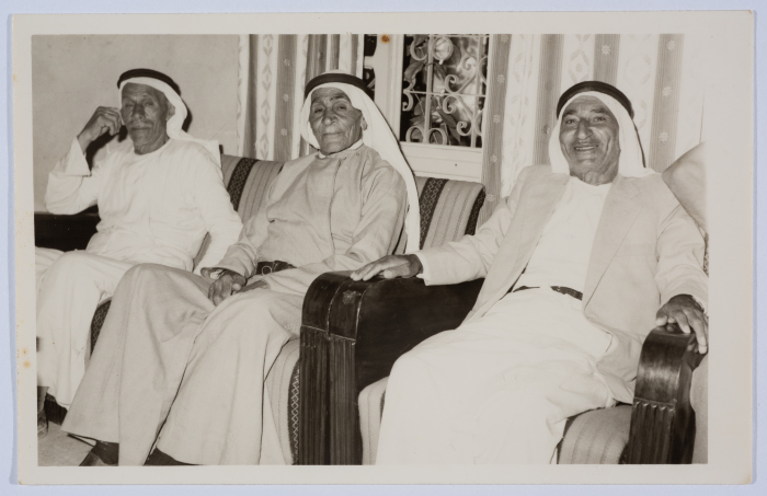 عدد من وجهاء عائلة الحواري