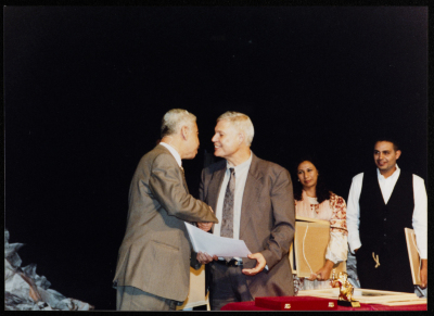 صورة من "تكريم فريق مسرحية قصص تحت الاحتلال"، مسرح القصبة، 2003