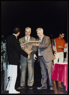 صورة من "تكريم فريق مسرحية قصص تحت الاحتلال"، مسرح القصبة، 2003