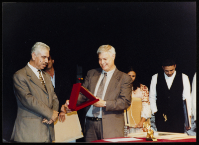 صورة من "تكريم فريق مسرحية قصص تحت الاحتلال"، مسرح القصبة، 2003