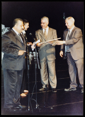 صورة من "تكريم فريق مسرحية قصص تحت الاحتلال"، مسرح القصبة، 2003