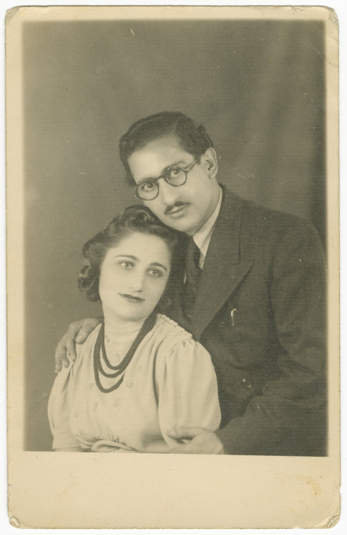 صورة لخطوبة حنا خوري ومارغريت خوري من بلدة الطيبة