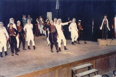 عرض دبكة لفرقة سرية رام الله الأولى للرقص