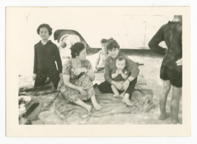 عائلة الخطيب أثناء رحلة استجمام