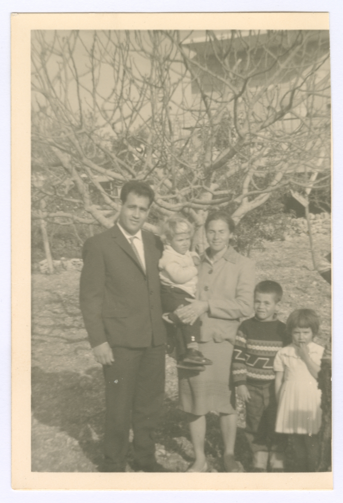 A Photograph of Ali Musa ʿLayan's Family 
