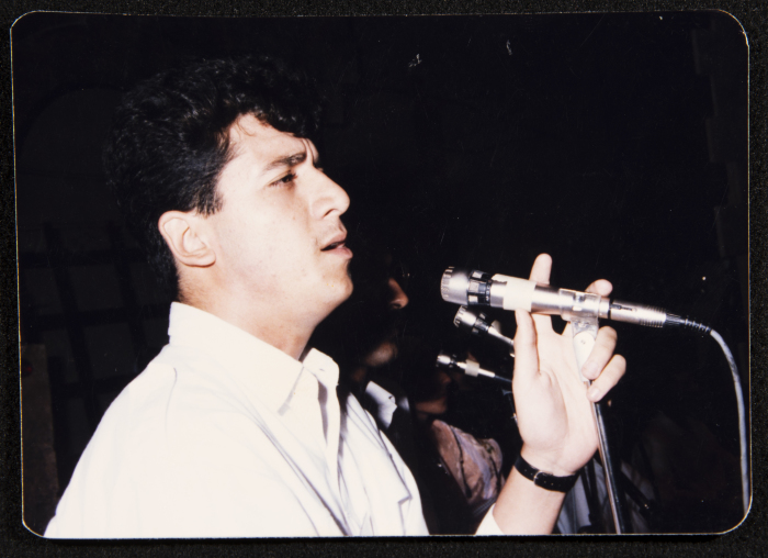 فرقة الحنونة تقدم عرضاً فنيّا في الساحة الخارجية للمدارس النموذجية في عمان