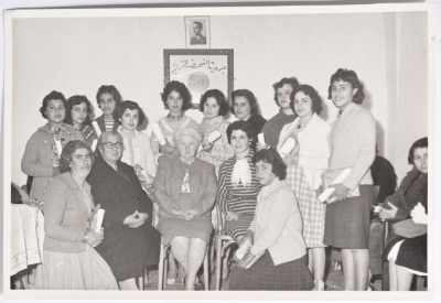 توزيع شهادات في جمعية النهضة النسائية، رام الله، 1960- 1969