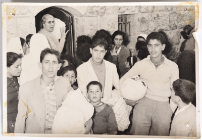 جمعية النهضة النسائية تقدم هدايا للمحتاجات، رام الله، 1960- 1969