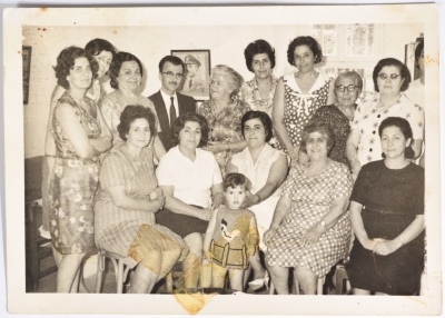 عضوات وأعضاء في جمعية النهضة النسائية، رام الله، 1960- 1969