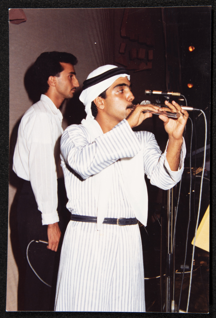 صورة من عرض لفرقة الحنونة