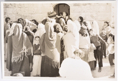جمعية النهضة النسائية تقدم هدايا للمحتاجات، رام الله، 1960- 1969