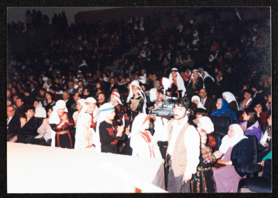 صورة من عرض لفرقة الحنونة
