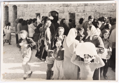 جمعية النهضة النسائية تقدم هدايا للمحتاجات، رام الله، 1960- 1969