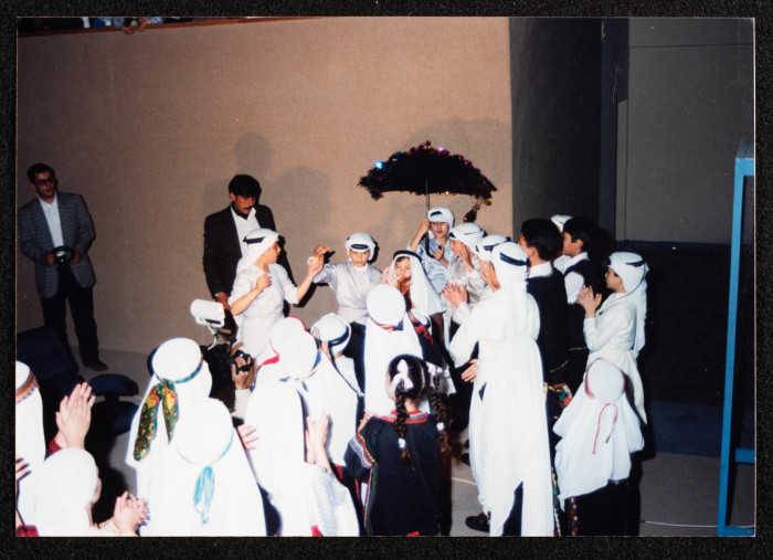 صورة من عرض لفرقة الحنونة
