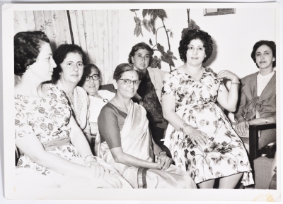 وفد أجنبي في زيارة إلى جمعية النهضة النسائية، رام الله، 1950- 1959