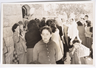 جمعية النهضة النسائية تقدم هدايا للمحتاجين، رام الله، 1960- 1969