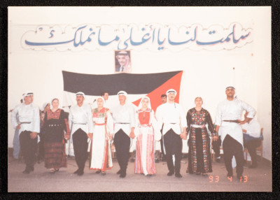 صورة من عرض لفرقة الحنونة
