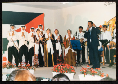 صورة من عرض لفرقة الحنونة