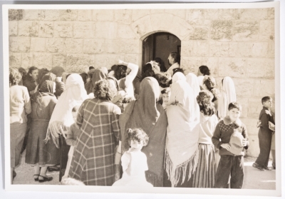 جمعية النهضة النسائية تقدم هدايا للمحتاجات، رام الله، 1960- 1969
