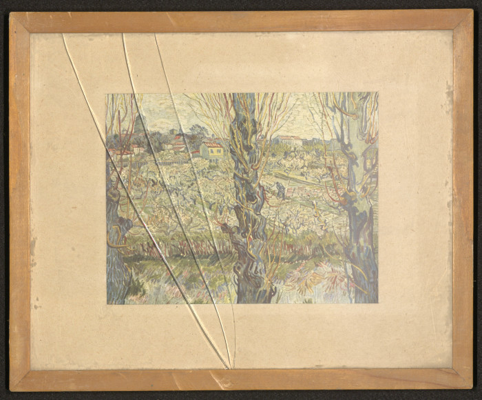 صورة يحوي لوحة يظهر فيها مشهد طبيعي