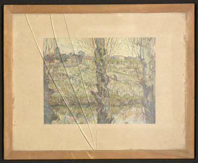 صورة يحوي لوحة يظهر فيها مشهد طبيعي