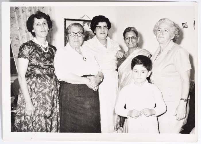 وفد أجنبي في زيارة إلى جمعية النهضة النسائية، رام الله، 1950- 1959