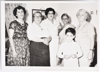 وفد أجنبي في زيارة إلى جمعية النهضة النسائية، رام الله، 1950- 1959