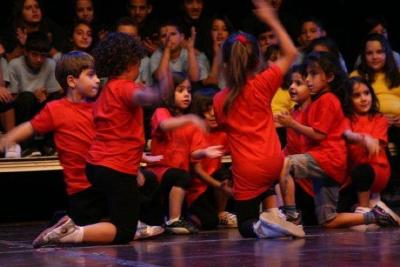 عرض دبكة لفرقة الأطفال في سرية رام الله الأولى