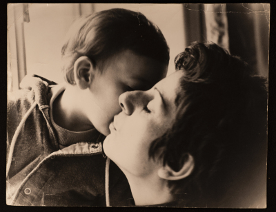 حنان عشراوي وابنتها زينة