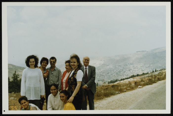 سامية بامية برفقة  عائلتها وعائلة شقيقتها ميادة خلال زيارة للأراضي المحتلة 