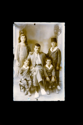 Shaikh Taher Abu Isʿud Accompanied by His Children 