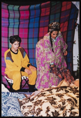 صورة من مسرحية "كل اشي تمام"، مسرح عشتار، 1994<br />