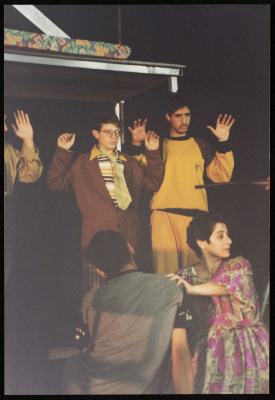 صورة من مسرحية "كل اشي تمام"، مسرح عشتار، 1994<br />