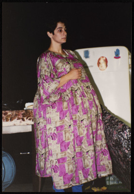 صورة من مسرحية "كل اشي تمام"، مسرح عشتار، 1994<br />