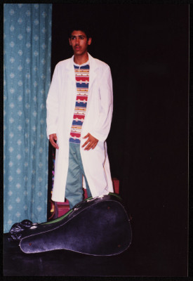 صورة من مسرحية "كل اشي تمام"، مسرح عشتار، 1994<br />