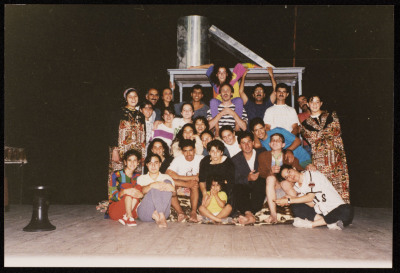 صورة من مسرحية "كل اشي تمام"، مسرح عشتار، 1994<br />
