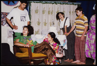 صورة من مسرحية "كل اشي تمام"، مسرح عشتار، 1994<br />