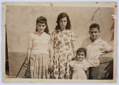 Ismahan, Naʿila, Ibtisam, and Mundher ʿazem 