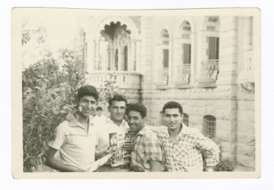 اصدقاء اثناء الدراسة