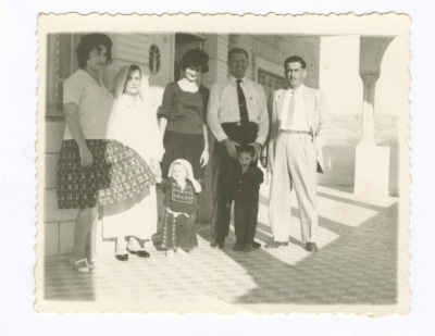 عائلة فلسطينية في البيت