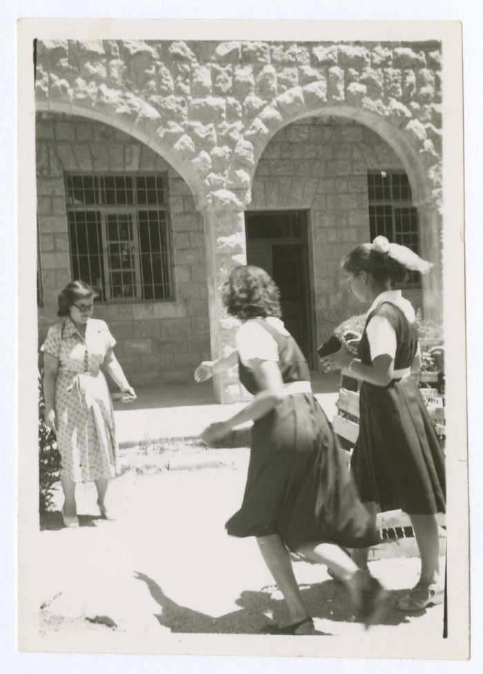 Domia Khalil Sakakini and her Students