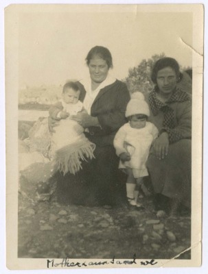 Milia Sakakini, Sultana Abdo and her Daughters