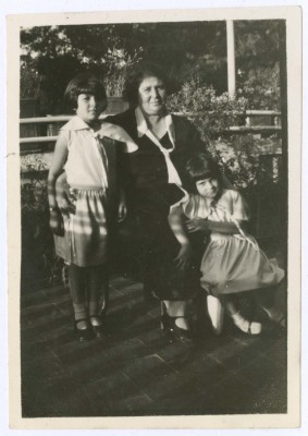 Sultana Abdo with her Daughters Domia and Hala 