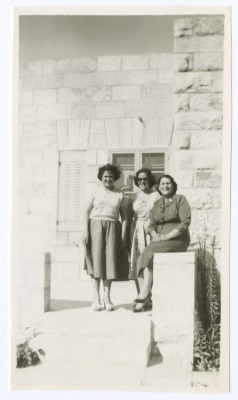Domia and Hala Khalil Sakakini with their Aunt 