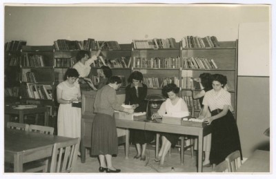 Students at the Library of the Friends School