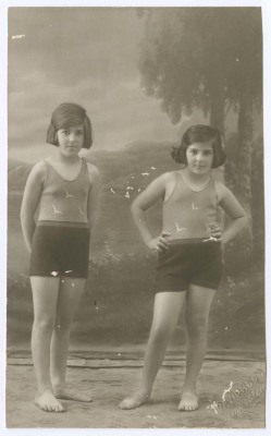 دمية وهالة خليل السكاكيني، حيفا، 1932