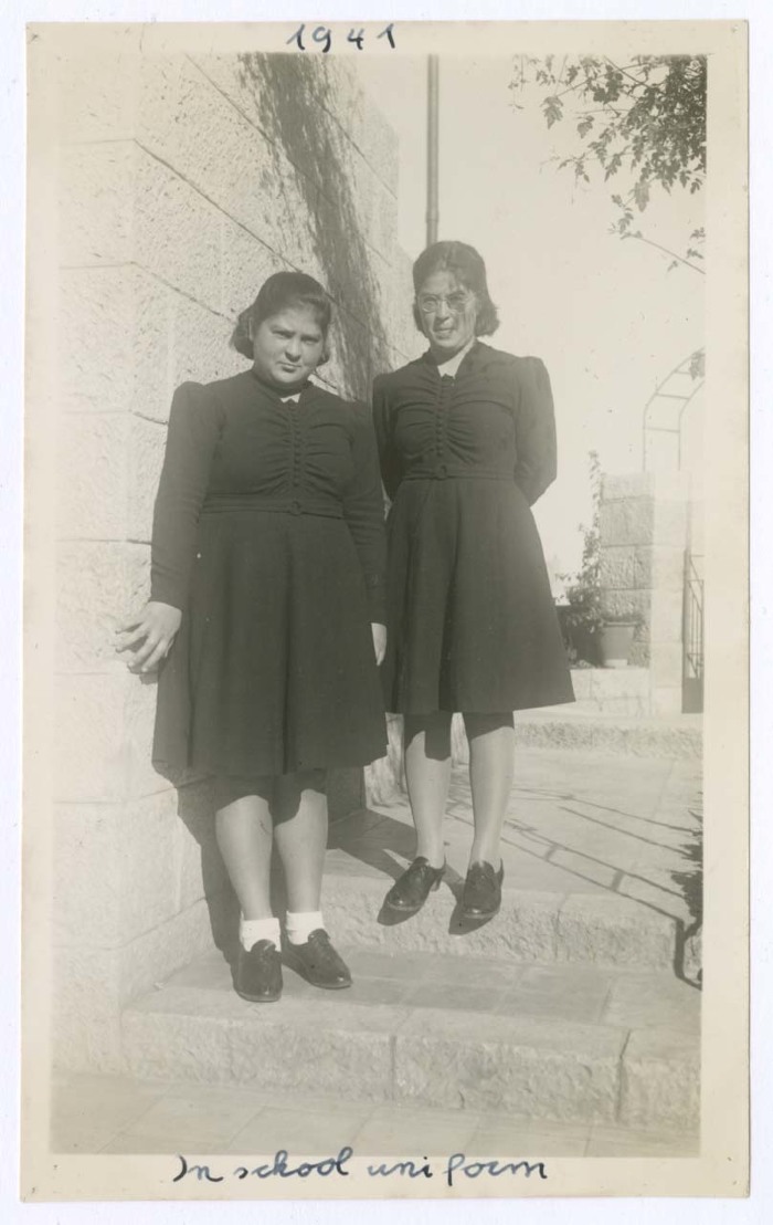 هالة ودمية خليل السكاكيني، القدس، 1941