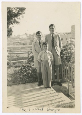 صورة  لأطفال من عائلة عوض