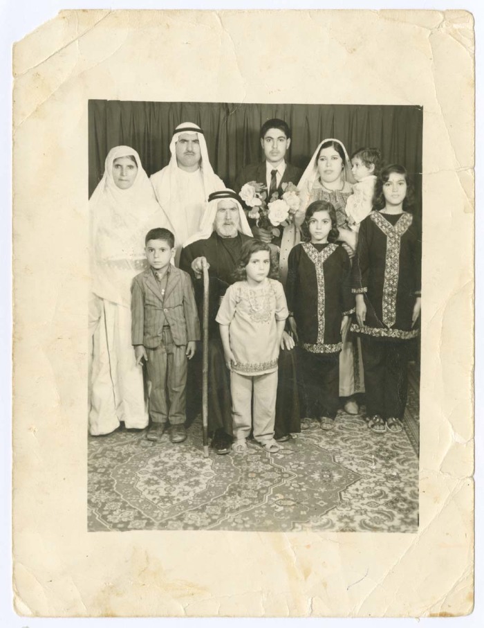 بورتريه عائلي بالابيض والاسود